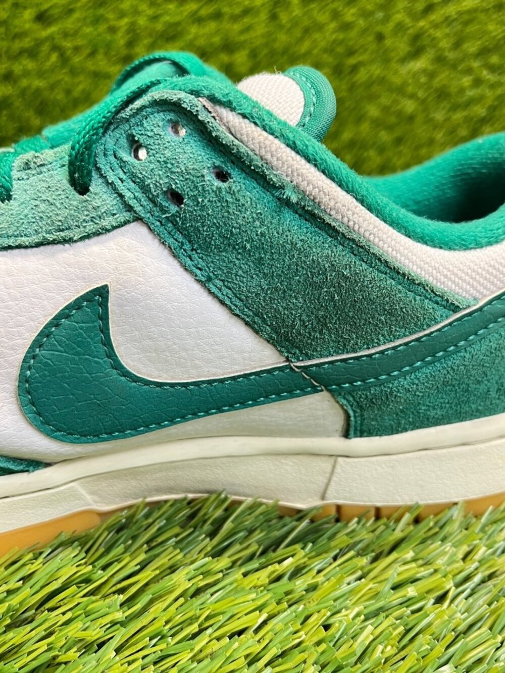 Nike Dunk Low SE Mens Size 9 White Green Gum Athletic Leather Shoes Sneakers - Picture 6 of 12